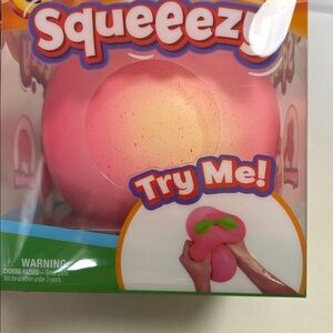 Viral Peach Squeeezy Toy